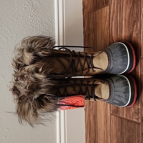 OLD NAVY WOMEN THINSULATE LACE UP WINTER BOOTS w/FAUX FUR TRIM SIZE 7. - Picture 2 of 8